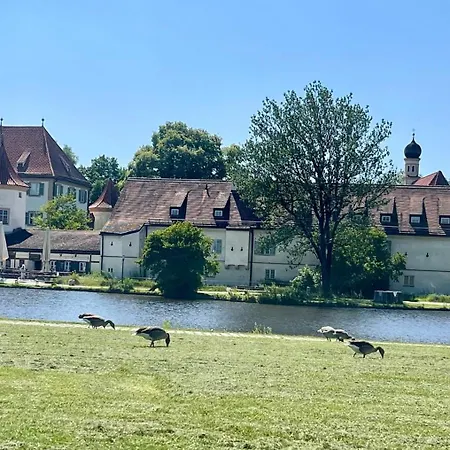 Erdgeschosswohnung Neben Schloss Blutenburg Mit Privatem Garten *