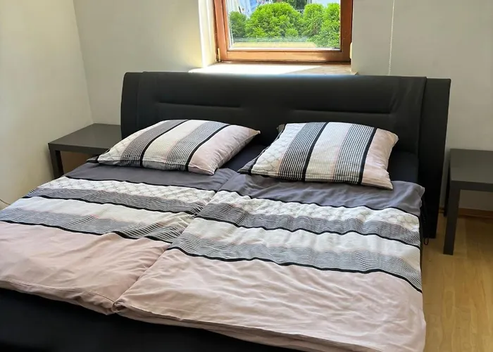 Erdgeschosswohnung Neben Schloss Blutenburg Mit Privatem Garten דירה *