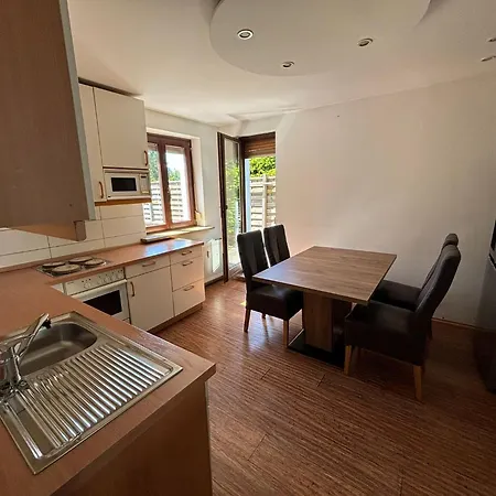 Erdgeschosswohnung Neben Schloss Blutenburg Mit Privatem Garten * 뮌헨