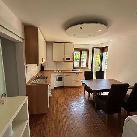 Erdgeschosswohnung Neben Schloss Blutenburg Mit Privatem Garten 아파트